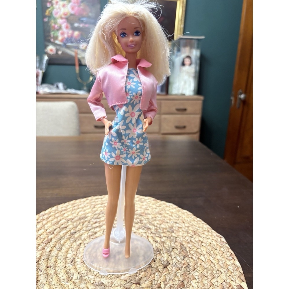 1996 Mattel Chic Barbie Blue & Pink